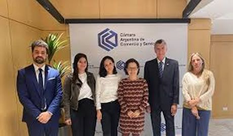 AC recibe delegadas de la Unión Europea