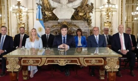 balance gestión Milei comercio exterior apertura global 2025