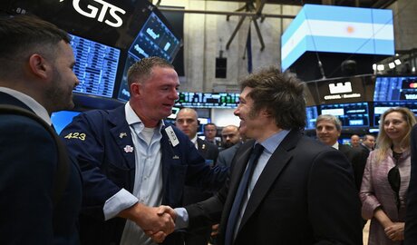 riesgo país bajo 650 puntos
