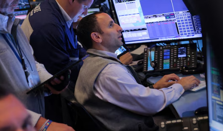 Caída de la Bolsa y Aumento del Dólar