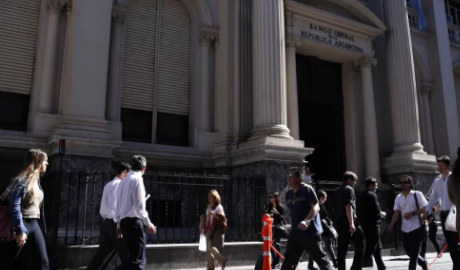Por el turismo y los pagos de deuda, el déficit de la cuenta corriente alcanzó su valor más alto en seis meses