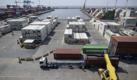 El bitren más grande del país realizó su primera operación en el Puerto Buenos Aires