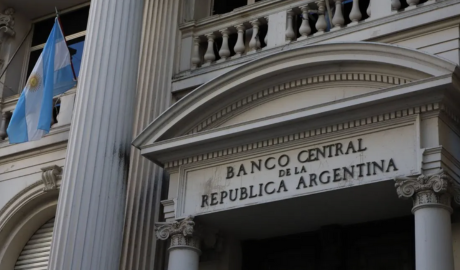 La falta de dólares pone en riesgo el programa económico del gobierno: se fueron 5 mil millones desde enero