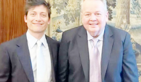 Santiago Caputo recibió a Barry Bennett, estratega de Trump en Casa Rosada