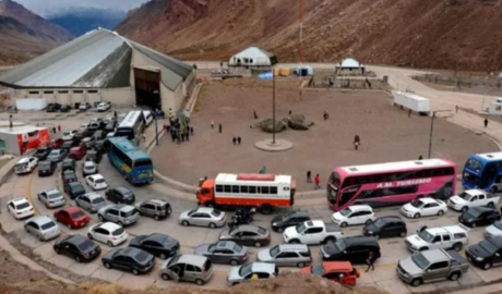 Un paro de aduaneros complicaría los planes de los turistas en la previa de Semana Santa