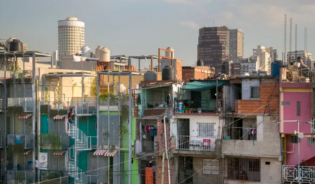 La pobreza bajó y perforó el 40% en el segundo semestre de 2024: afectó a casi 18 millones de argentinos