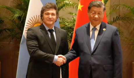 La devaluación del yuan le pone más presión a las reservas y obliga al Gobierno a apurar el acuerdo con el FMI