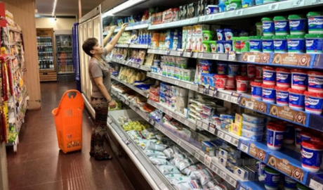 Argentina hace podio entre los países más caros para la economía familiar