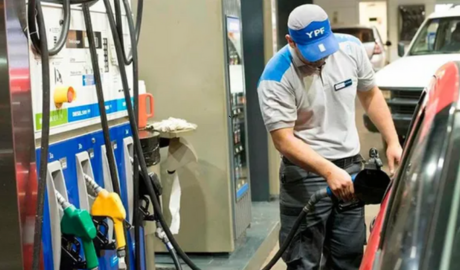 Rige la baja en los combustibles de YPF: expectativa por la decisión del resto de las petroleras