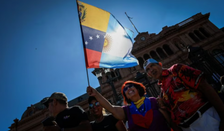 Cuáles son los cambios para los inmigrantes en acceso a la salud, educación, permanencia y deportaciones