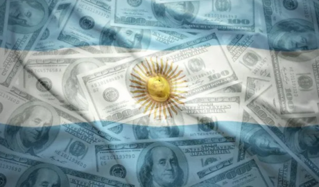 Gobierno estudia permitir el uso de dólares sin tener que justificar el origen de los fondos