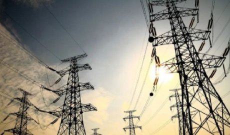 Baja la demanda eléctrica y hay récord en generación renovable