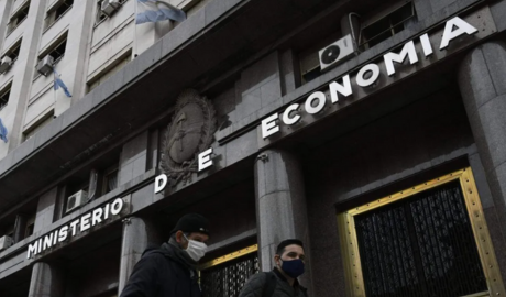 La deuda bruta de Argentina bajó en mayo por la cancelación de letras con el BCRA