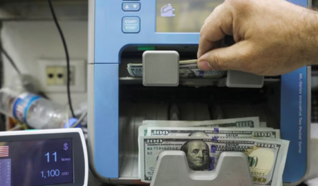 Pese a la suba de tasas, el techo del dólar en $1.300 todavía luce frágil para el mercado