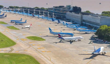Paro de controladores aéreos en vacaciones de invierno: en qué días y horarios se verán afectados los vuelos