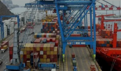 Superávit del comercio exterior argentino de bienes en el primer semestre de 2025