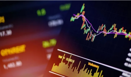 Wall Street extiende su pausa y mantiene el foco en el nuevo round de Donald Trump contra la Fed