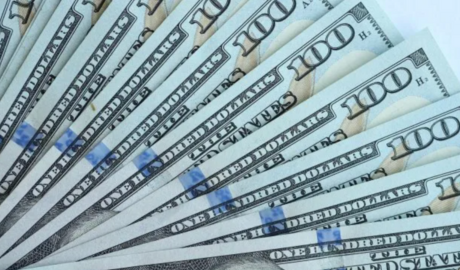 El dólar oficial retrocede por sexta rueda al hilo, arrastrado por la supertasa
