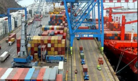 Comercio exterior: el superávit se reduce pese a la racha positiva