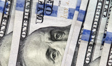 El dólar cerró el mes bajo presión: en los bancos superó los $1.400, pese a presuntas ventas oficiales para contenerlo