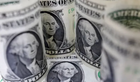 El dólar global cayó mientras el oro sigue quebrando sus niveles máximos