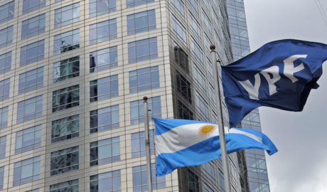YPF: Burford Capital habló por primera vez y le sugirió a Argentina que negocie para no tener que pagar USD 16.000 millones