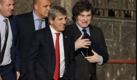 El Wall Street Journal advirtió por la crisis del peso en un artículo que volvió a poner el foco en la dolarización