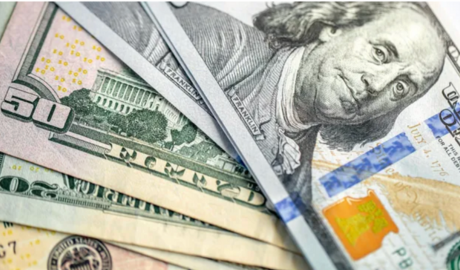 El dólar oficial cayó a mínimos de casi un mes tras la reiterada defensa de Luis Caputo al esquema cambiario