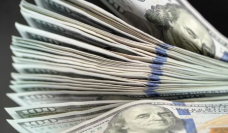 El dólar mayorista cotiza en leve suba, pero se mantiene cerca del piso de $1.400