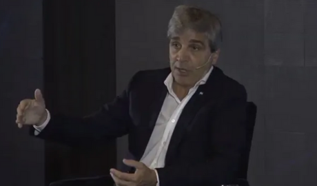 Luis Caputo y la falta de reservas económicas: Estrategias para la compra de dólares