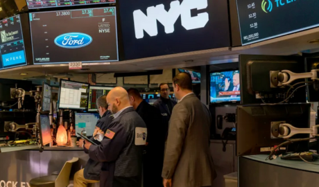 Wall Street: los bonos caen y las acciones operan mixtas