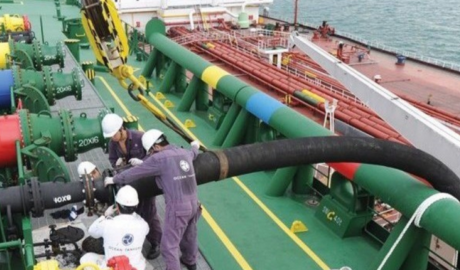 Puertos: Desregulan el abastecimiento de combustibles a buques internacionales en muelles argentinos