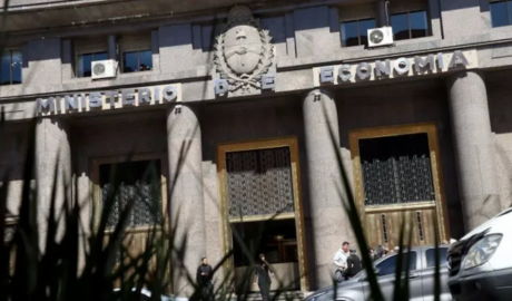 Gobierno vuelve a los mercados de deuda: lanza un bono en dólares a cuatro años