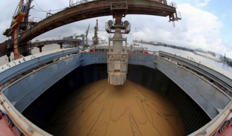 El Gobierno anunció una nueva baja de retenciones a las exportaciones de granos