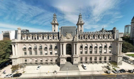 Balance fiscal 2025: la recaudación aduanera vuela al 75% y el fin del Impuesto PAIS deprime los ingresos totales