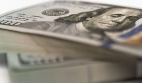 El dólar extiende la calma mientras la baja de tasas reacomoda el mercado