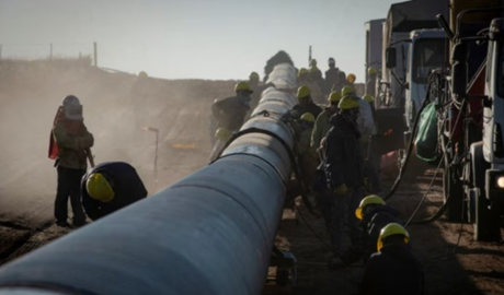 El Gobierno se planta frente a Techint y ratifica la importación de caños para el gasoducto