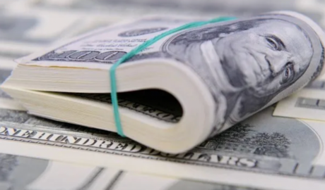 El dólar retoma la marcha alcista y se mantiene cerca del techo de la banda