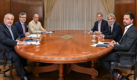 plan reactivar economía UIA Luis Caputo