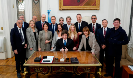 Foto del gabinete y video de Rocky Congreso