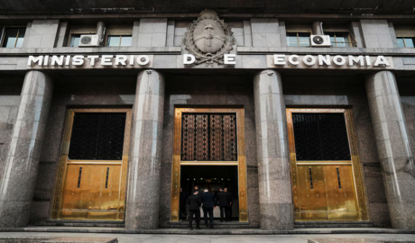 Gobierno supera examen de deuda