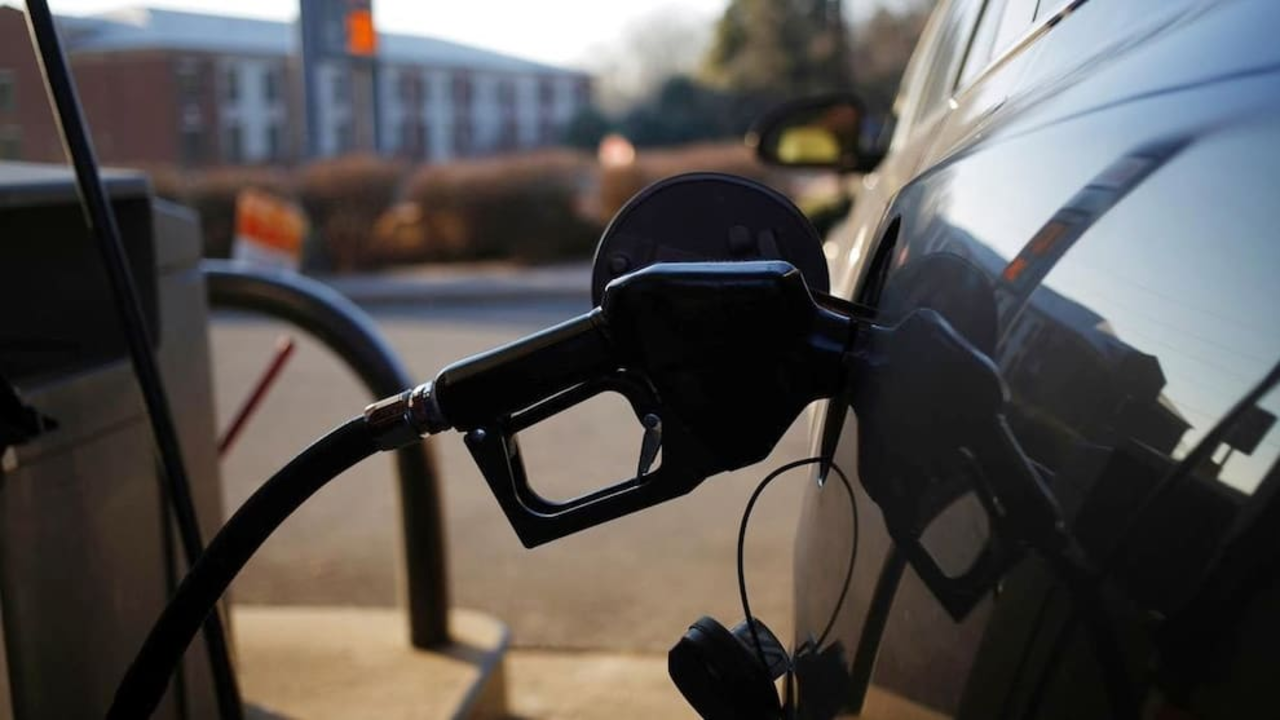 El Gobierno volvió a diferir el impuesto a los combustibles para moderar la inflación