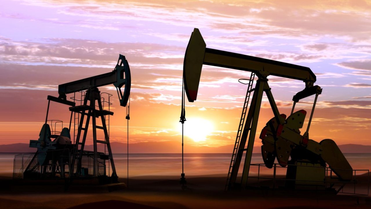 Volatilidad extrema en el petróleo: cayó 2% ante temores por la inflación