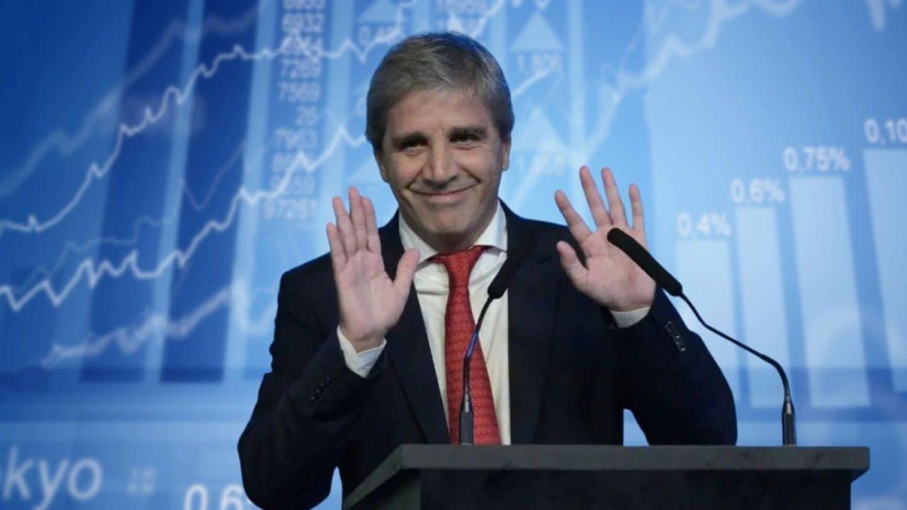 Deuda argentina: El interrogante del mercado sobre Caputo