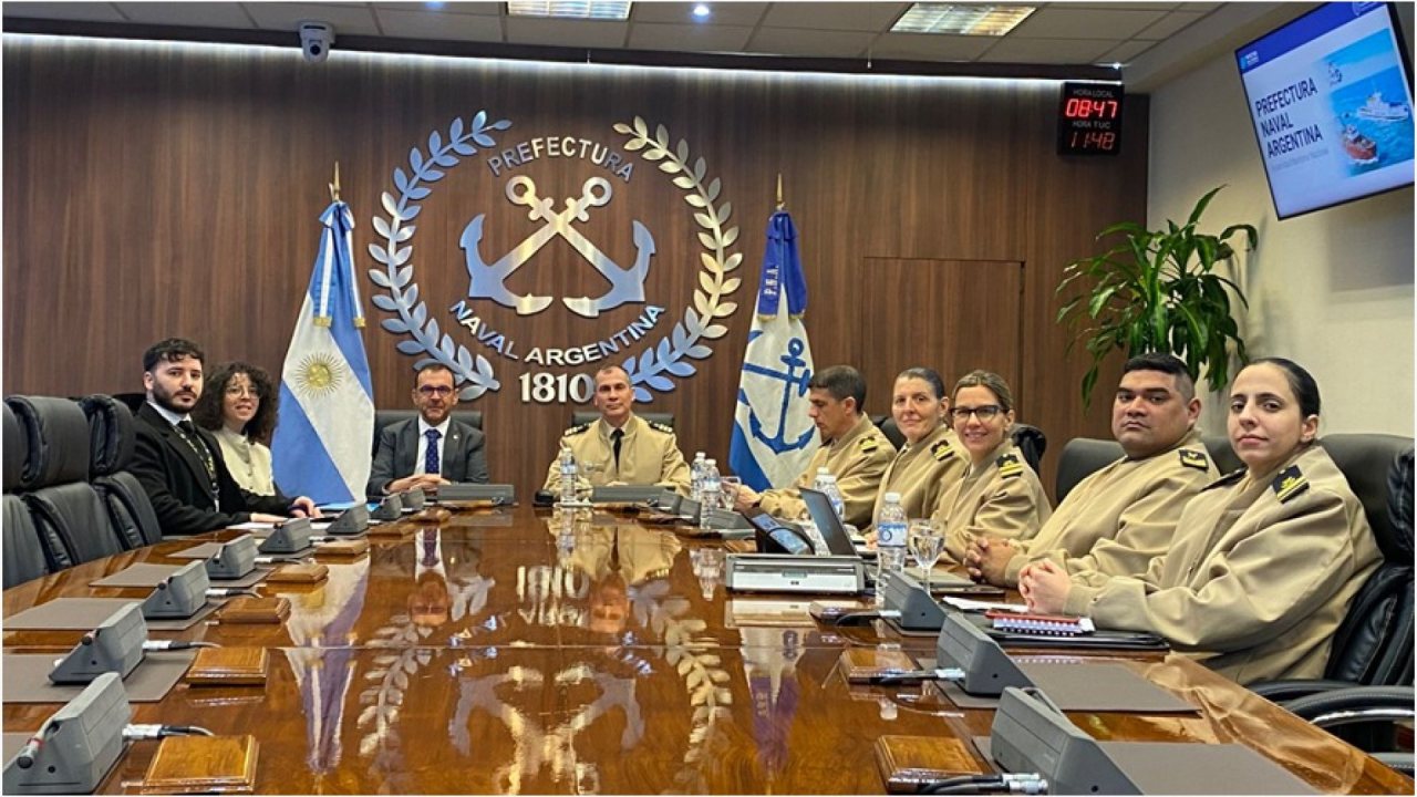 Alianza de control marítimo: Prefectura e Interpol unen fuerzas contra la pesca ilegal y el crimen organizado