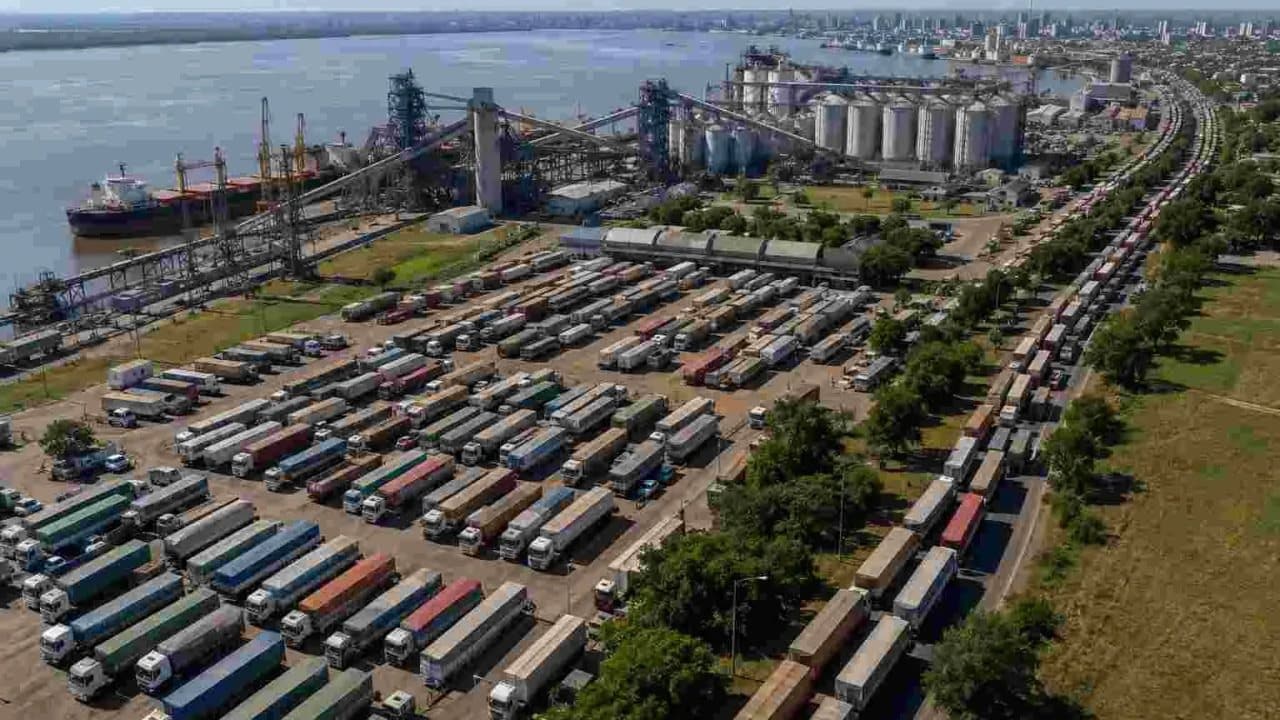 Puertos bajo presión: la saturación de camiones en puertos argentinos pone a prueba la logística agroexportadora