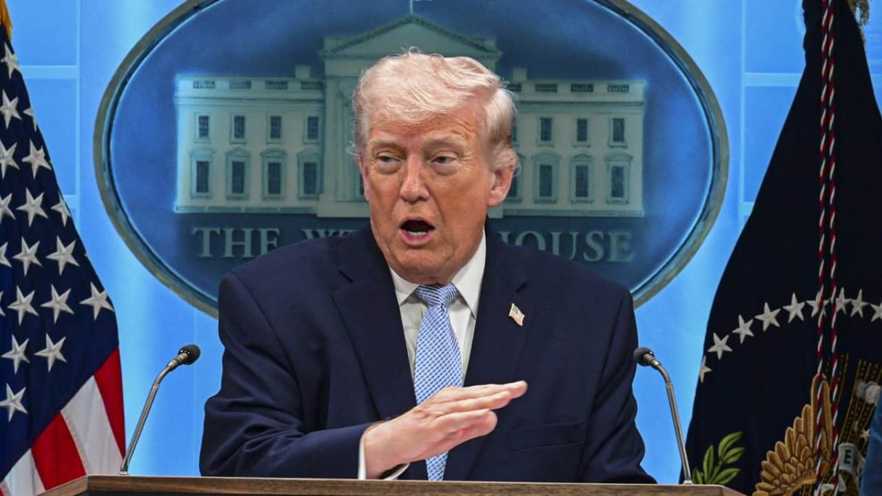 Trump impone nuevas medidas comerciales sobre China en energía solar y semiconductores