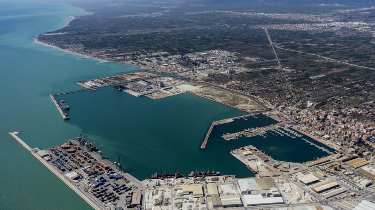 Puerto de Castellón recibe a empresarios chinos para explorar su potencial estratégico