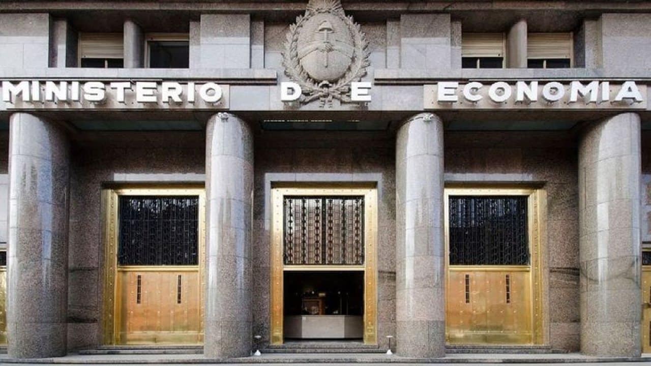 El Gobierno sostuvo el superávit fiscal en agosto y acumula 1,1% del PBI en 2026