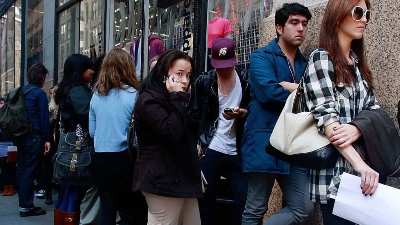 Desaceleración empleo EEUU: el ritmo de contrataciones bajó en agosto y pone a la Fed en alerta
